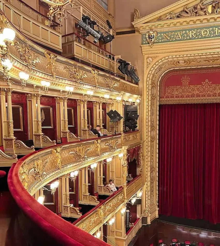 Il Teatro Nazionale Il Teatro Nazionale