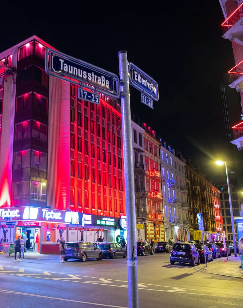 Vita notturna del quartiere della stazione Vita notturna del quartiere della stazione