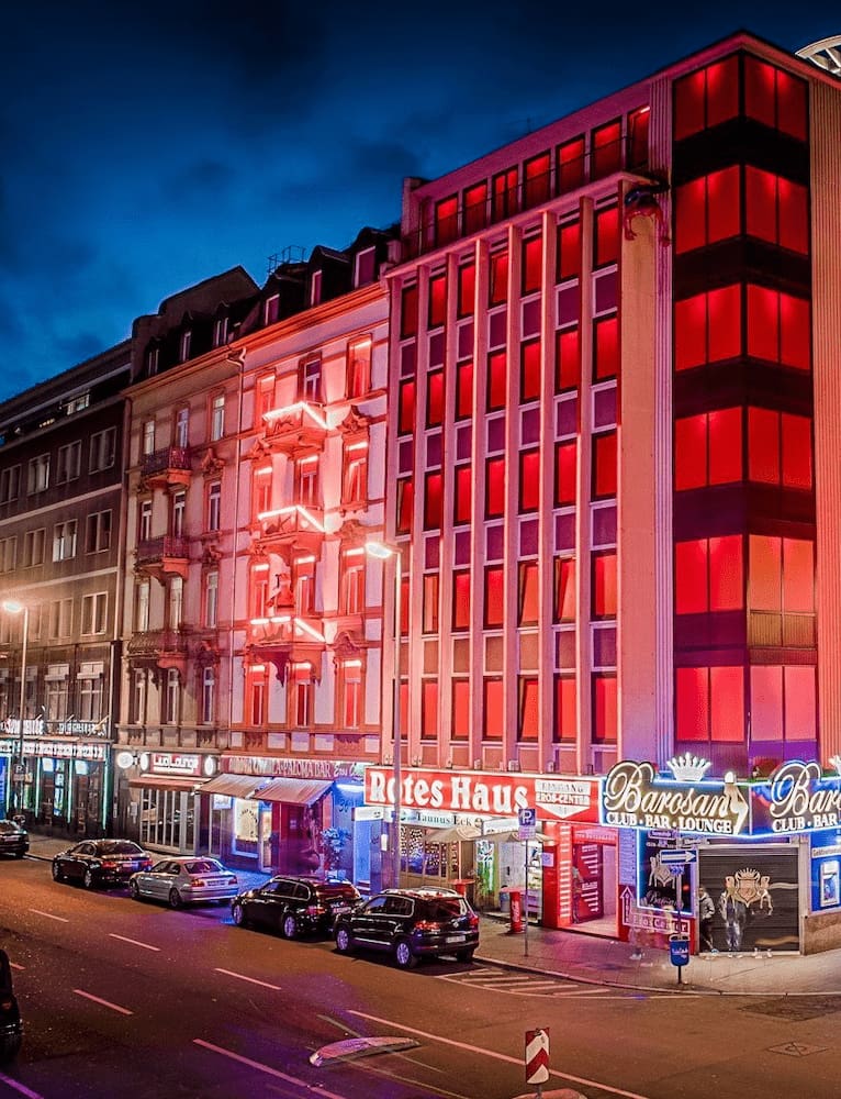 Vita notturna del quartiere della stazione Vita notturna del quartiere della stazione