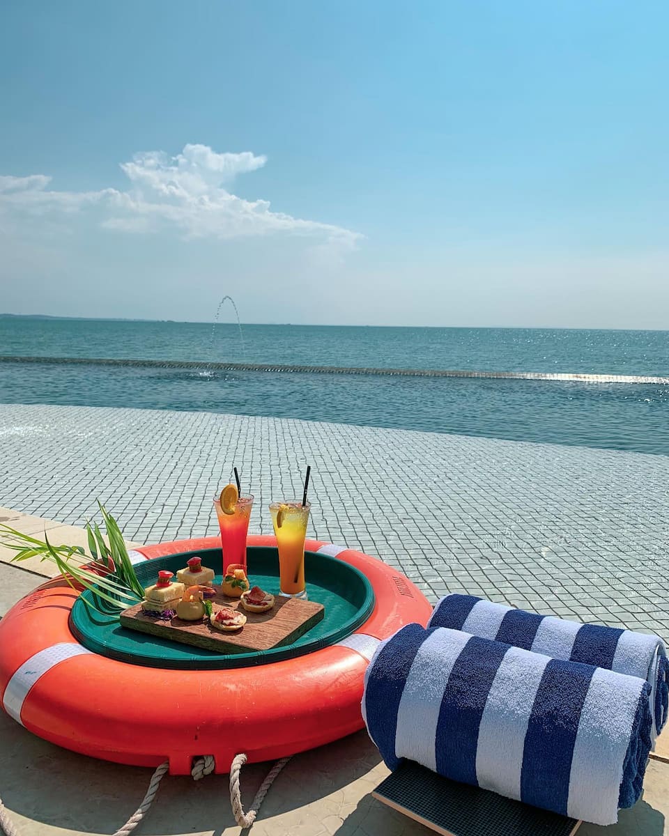 Doulos Phos The Ship Hote Doulos Phos The Ship Hote