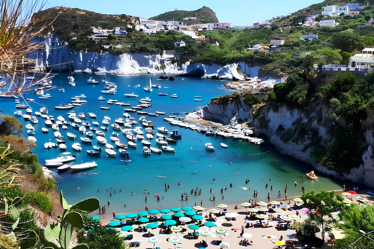 Spiaggia di Cala Feola, Italia Spiaggia di Cala Feola, Italia